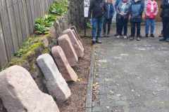 Grenzsteine-aus-verschiedenen-Jahrhunderten